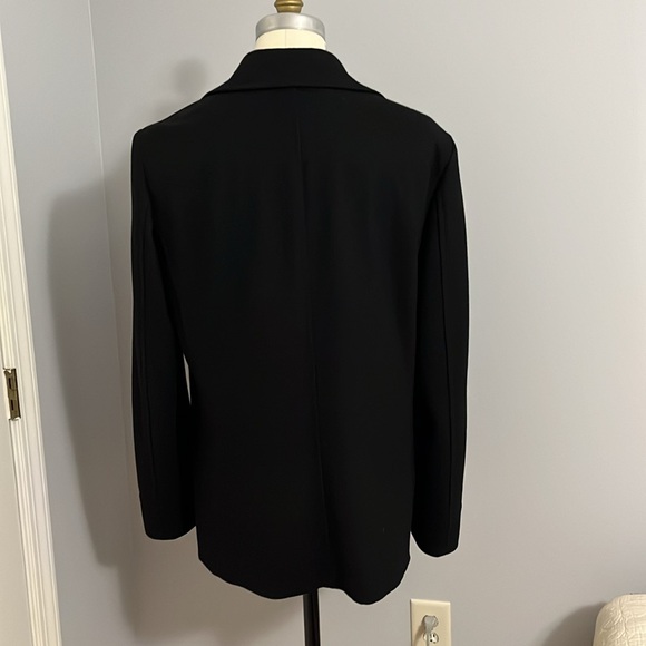 6 button D/B Hugo by Hugo Boss. 32” car coat size 40. Has red stitch detailing - Picture 5 of 14